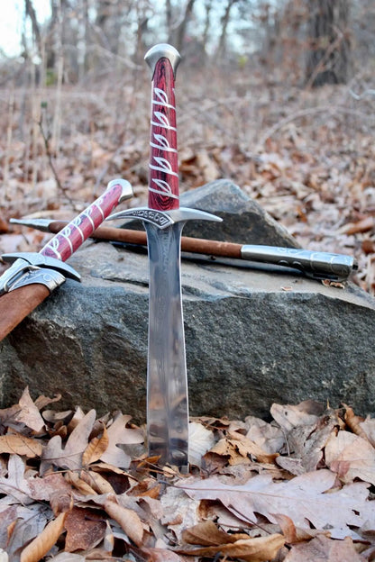Sting sword with scabbard - a finely crafted Elven short-sword from Gondolin, known for its role in the Quest of Erebor.